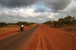 Zostawił raka w tyle i pokonał 10 tysięcy kilometrów na rowerze. Joachim Czerniak wrócił z niezwykłej wyprawy po Australii.